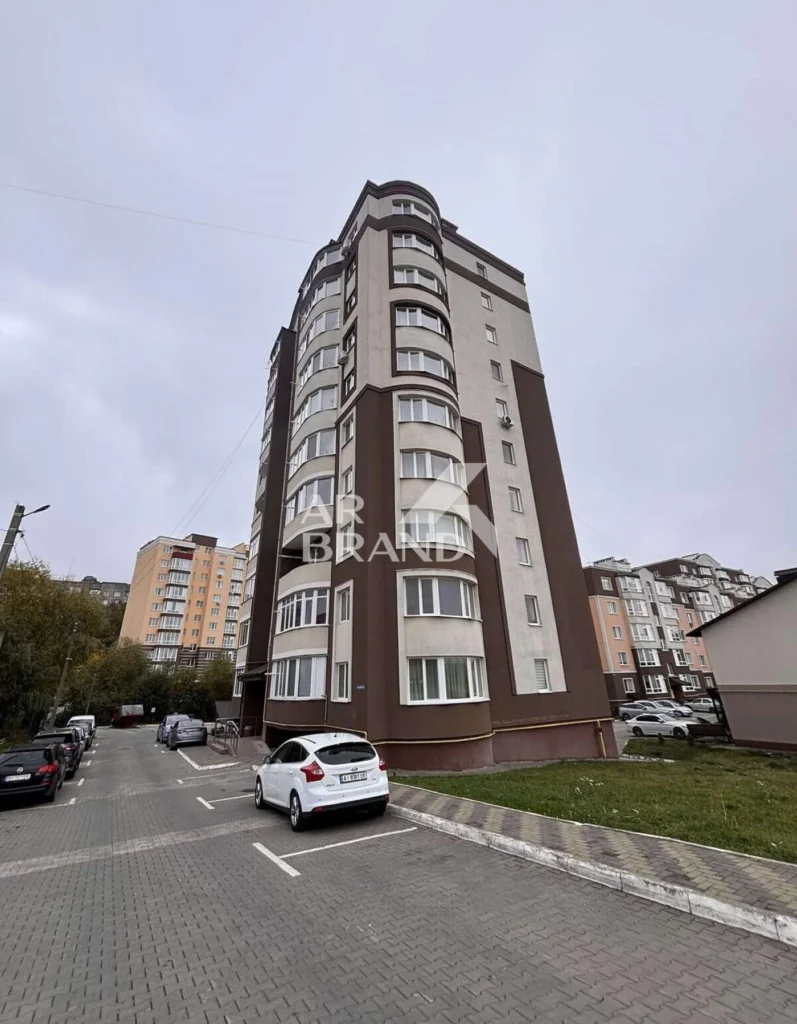 Продаж 1,5к квартири 42.9 кв. м на вул. Степана Бандери 40/2Ж